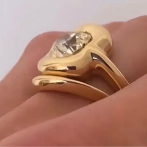 Arielle Ratner style wedding band 18k